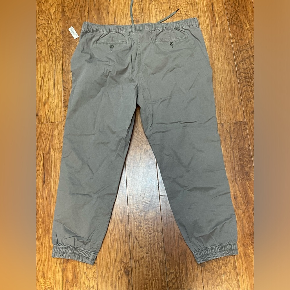 NWT Amazon essentials men’s gray pants